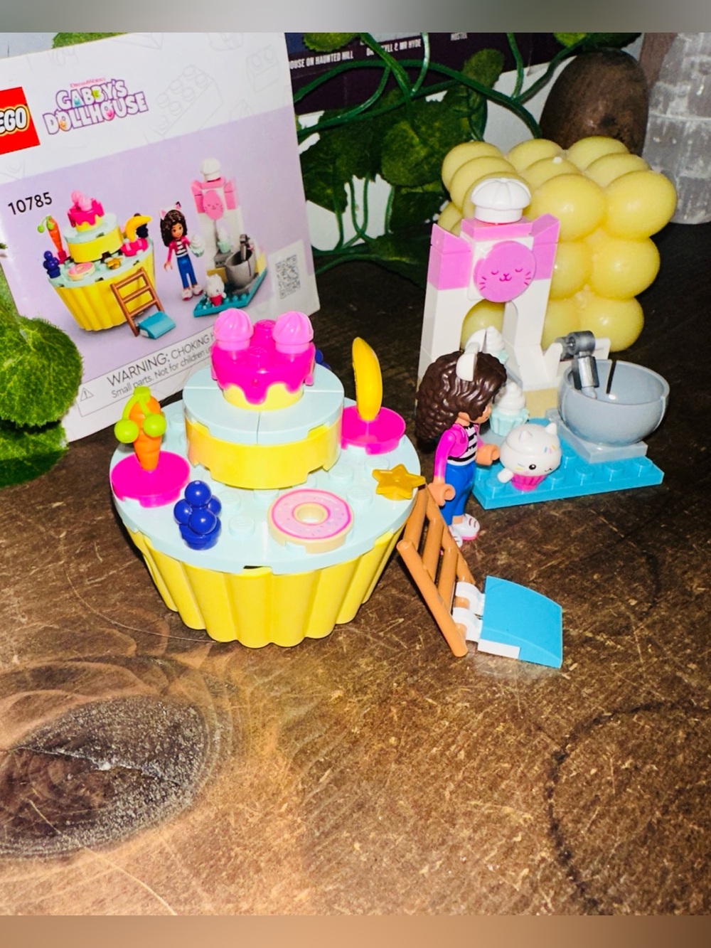 LEGO Gabby’s Dollhouse Bakey With Cakey Fun Set 10785 - Picture 3 of 5